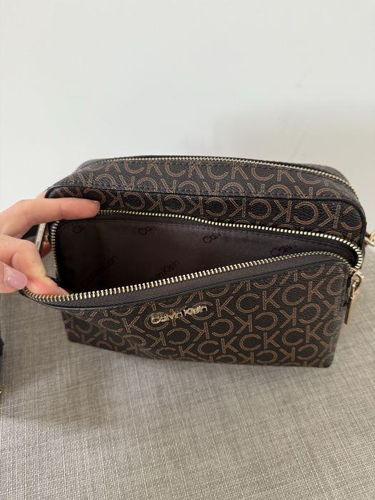 Brązowa torebka Calvin Klein CK monogram Must Camera Bag