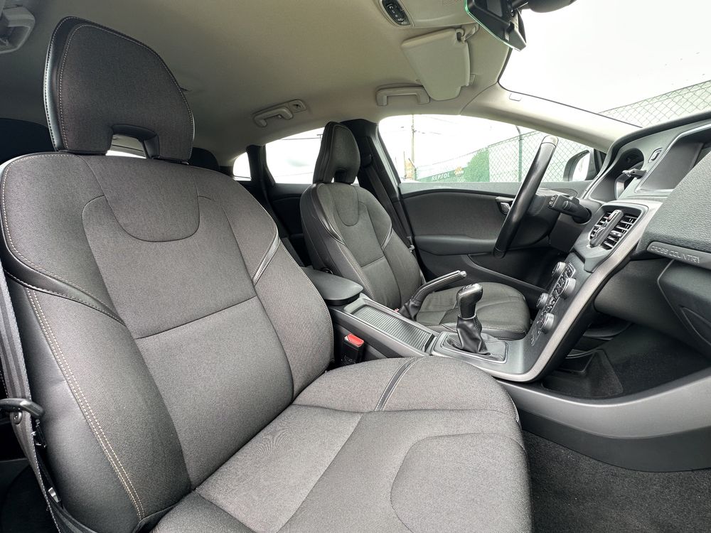 Volvo V40 1.6 D2 ‘ Cross Country ‘  GARANTIA