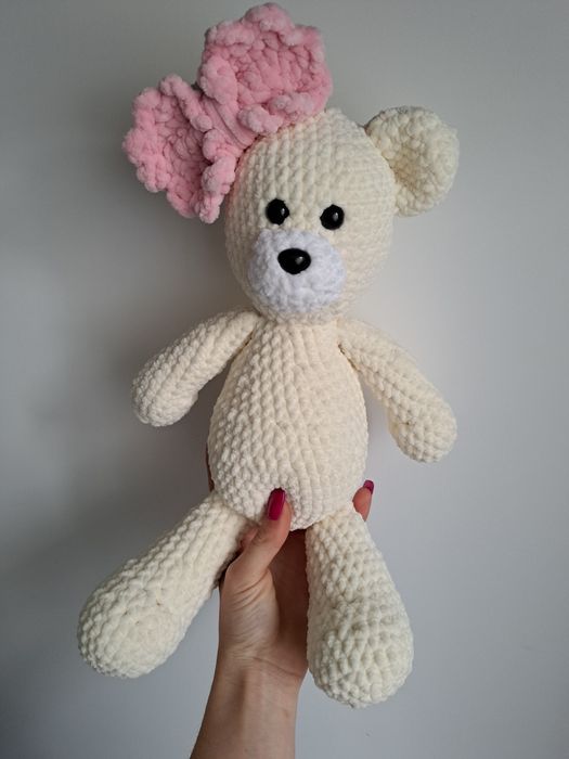 Miś amigurumi z kokardką