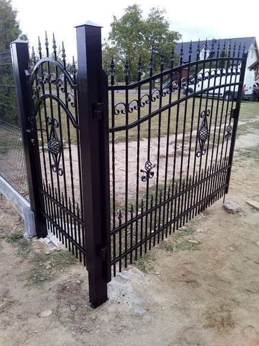 Bramy ogrodzenia balustrady