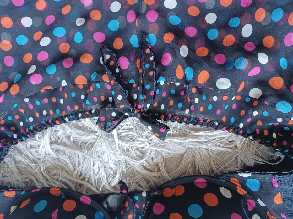 Piekny zestaw bielizny w kolorowe groszki 
s/m 
Marks&Spencer 
Spodenk