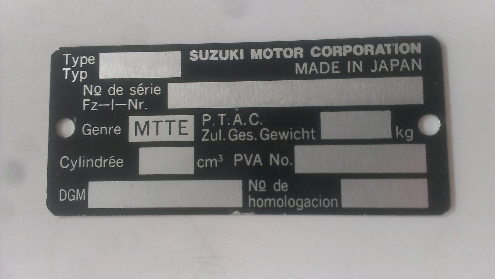 Tabliczka znamionowa Suzuki