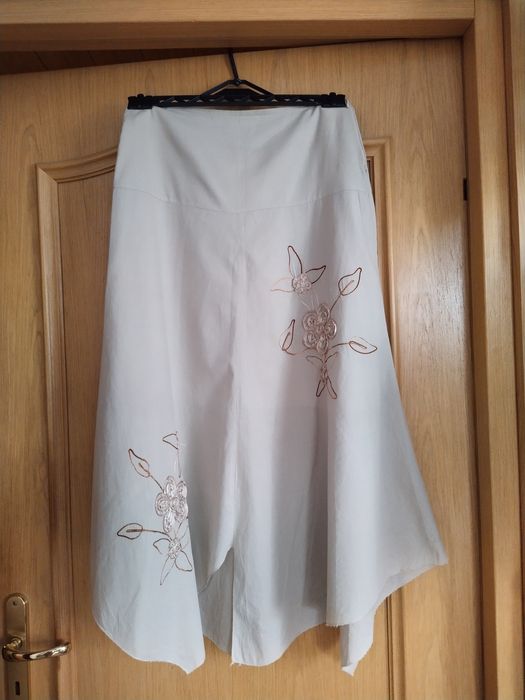 Długa spódnica z haftami rozmiar 38