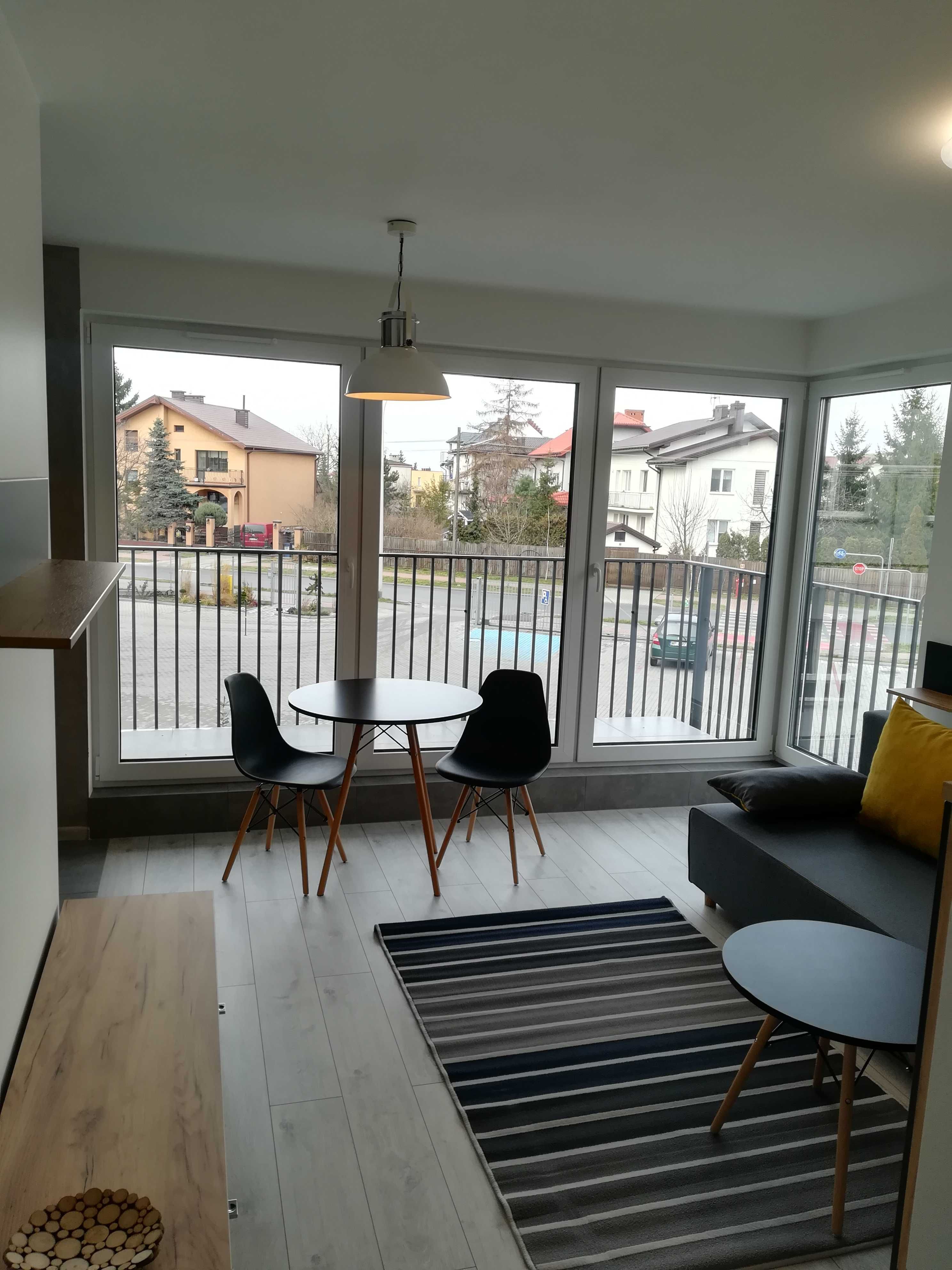 Do wynajęcia 3-pokojowe, 45m+balkon 8m, parking, piwnica. Oś. Górna.