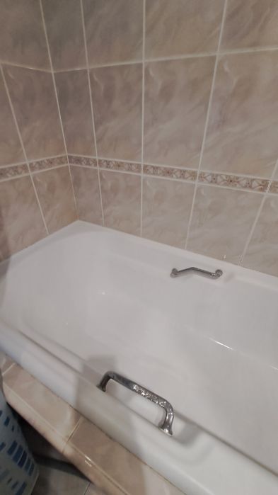 Поряд з центральним автовокзалом.