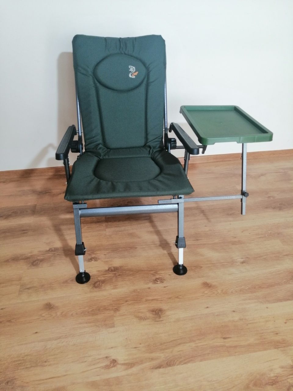 Fotel wędkarski F5R ST ze stolikiem