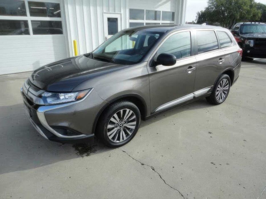 Mitsubishi Outlander ES S-AWC      2019