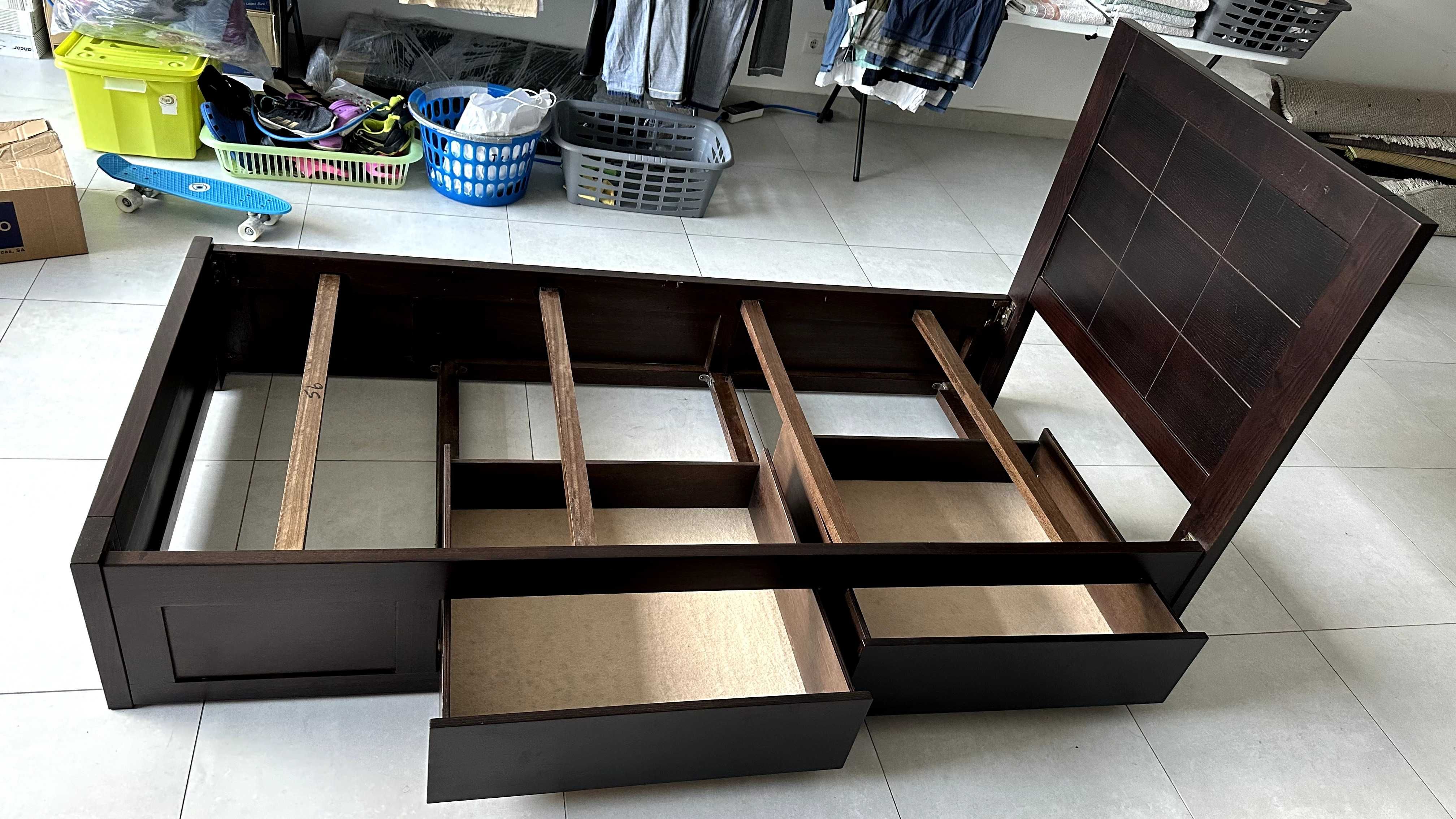 Cama com arrumação e gavetas + colchão e estrado