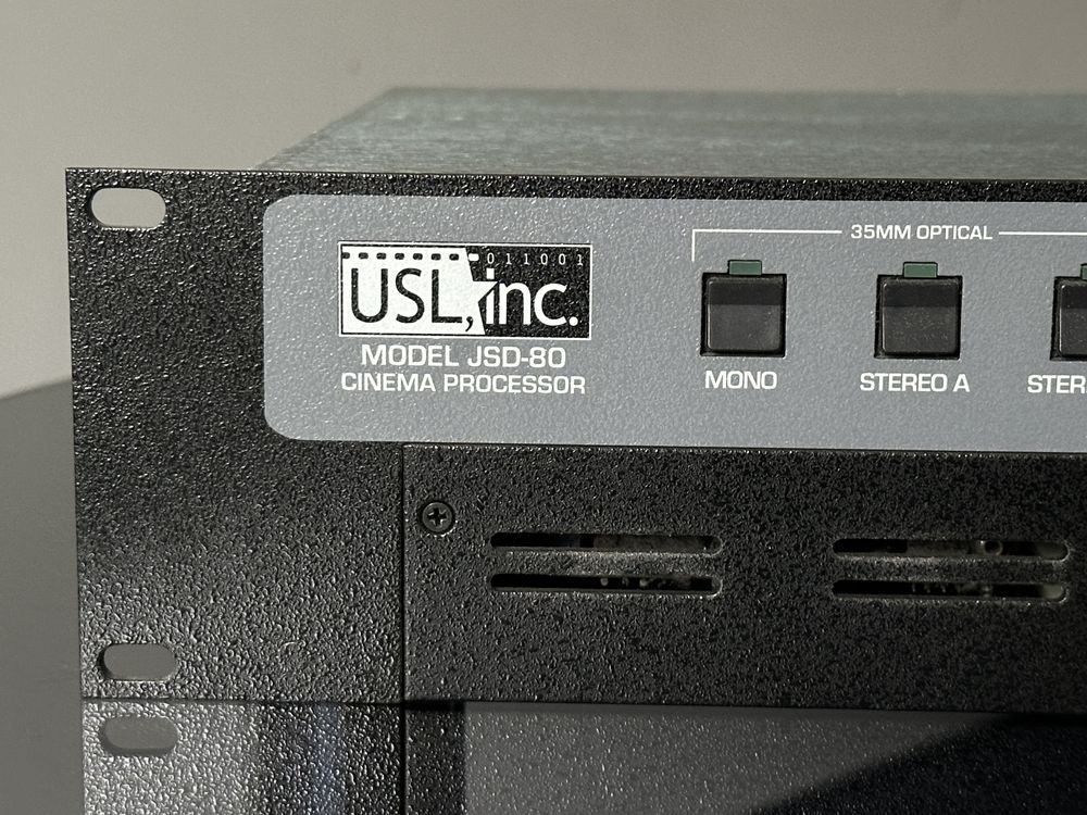QSC USL JSD-80D Cyfrowy i analogowy procesor kinowy