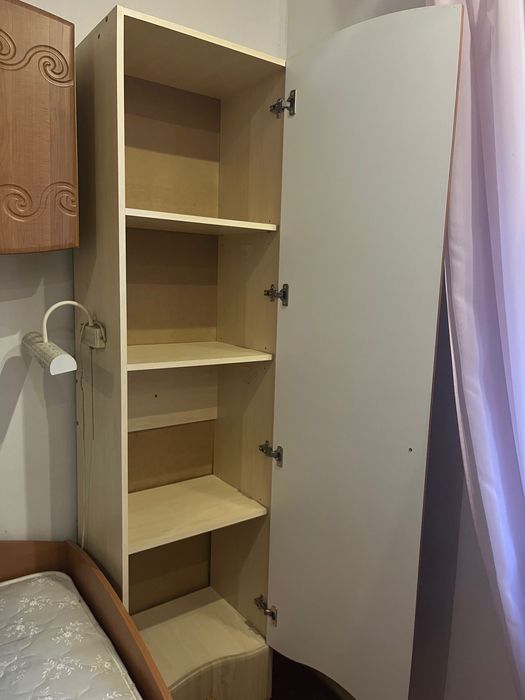 Комплект мебелі в дитячу/підліткову кімнату.