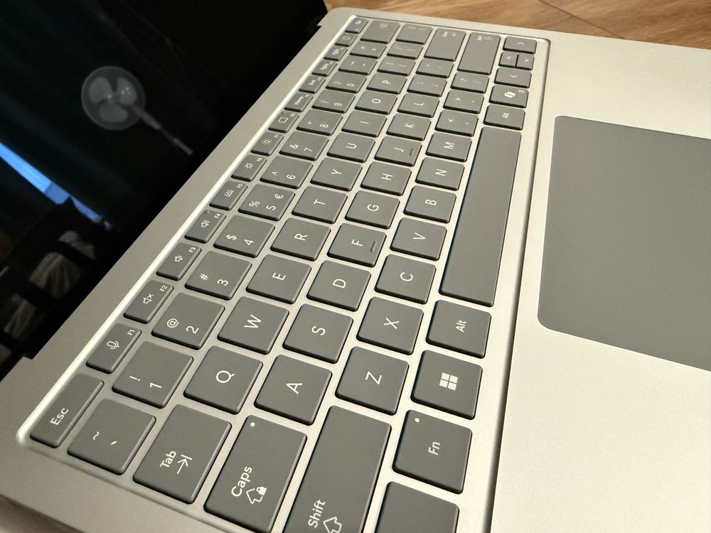 Microsoft Surface Laptop 7 13,8” - Snapdragon X Plus, 16GB RAM, 256GB