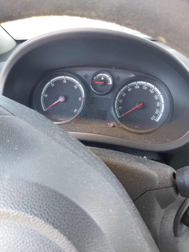 vendo opel corsa com avaria da junta da cabeça do motor