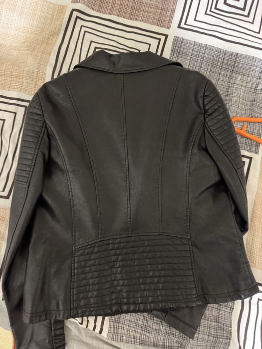 Косуха жіноча в гарному стані