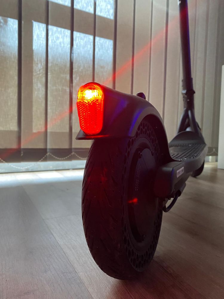 Vendo trotinete elétrica com menos de 100km