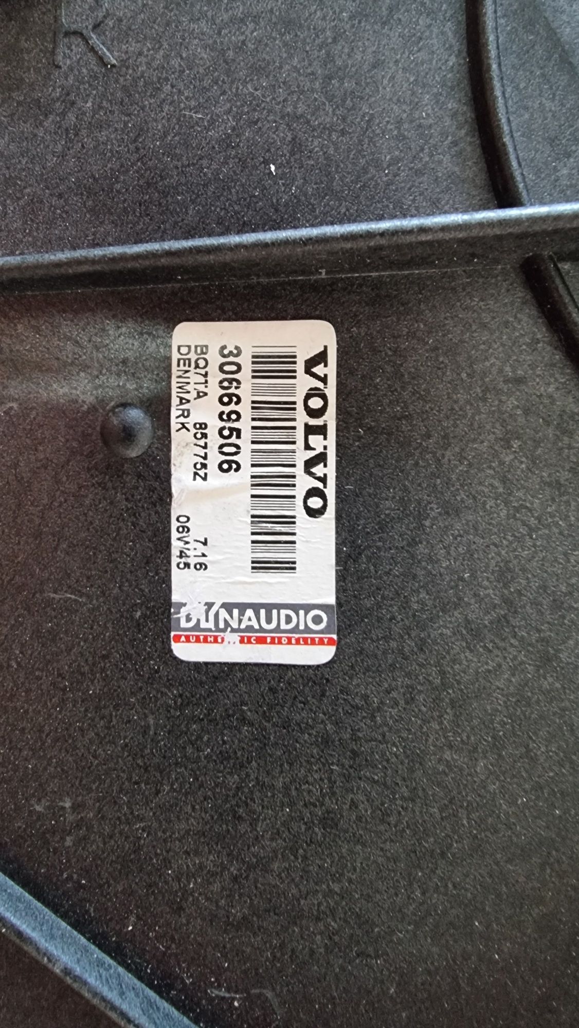 Colunas Dynaudio Volvo C30