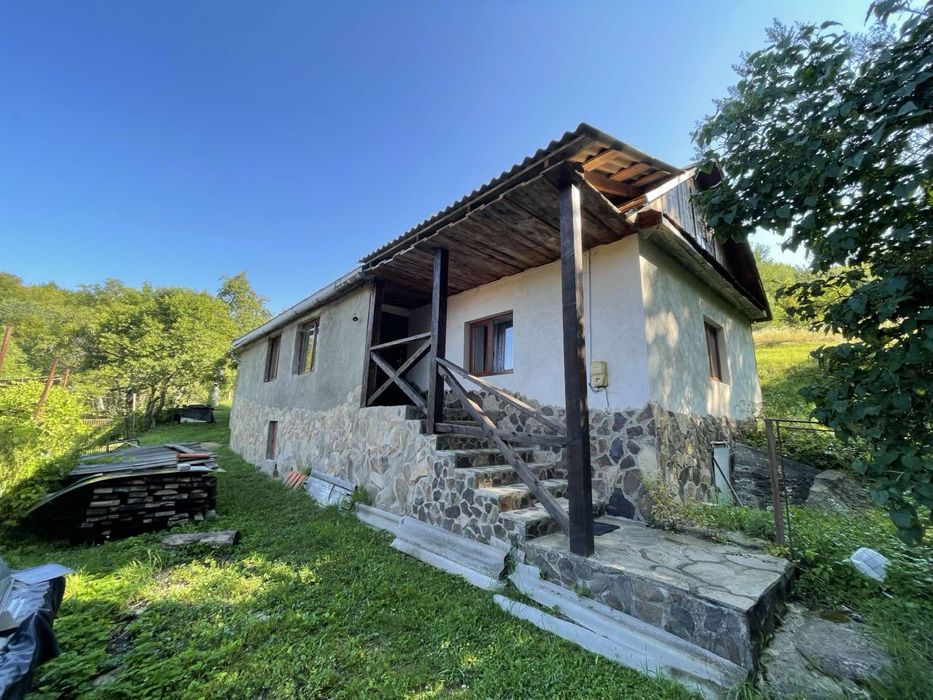 Продам  будинок поряд з горою «Явірник»