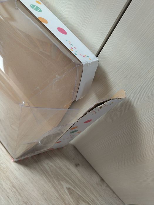 Zestaw Num Noms Fabryka Lakierów i figurki oraz pudełko