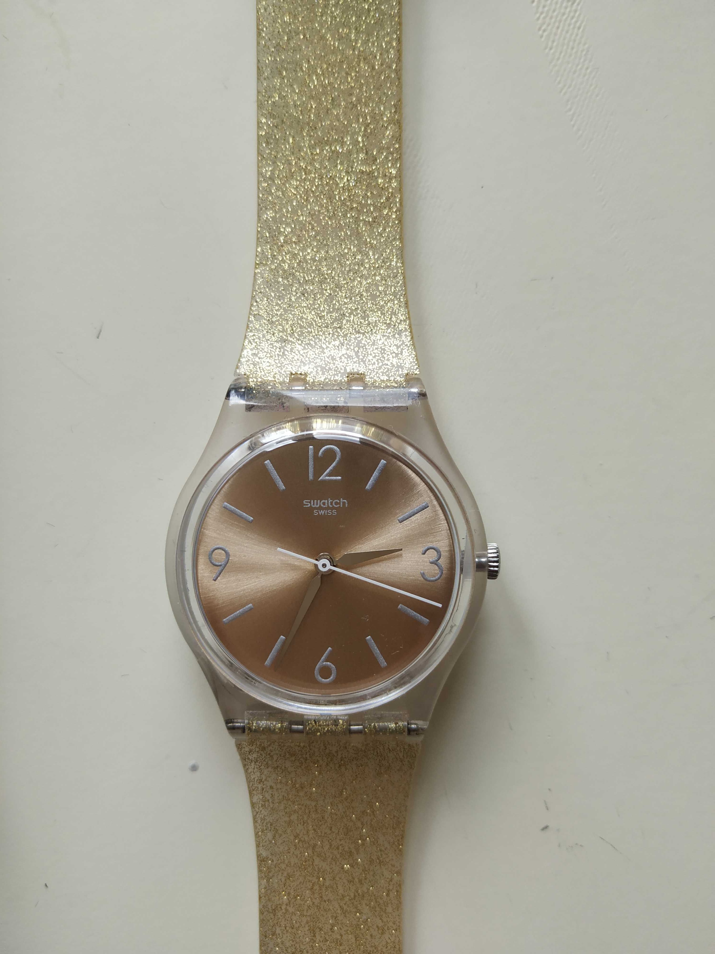 Relógio Swatch bracelete dourada e brilhantes
