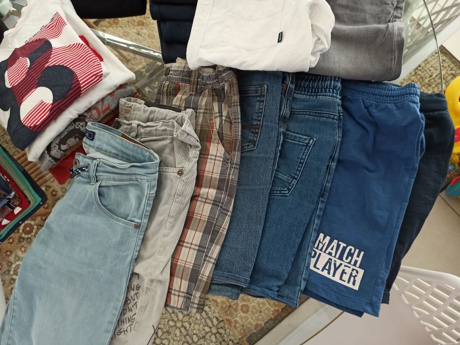 Lote de roupa (mais de 40 peças) meninos - 10-11 anos