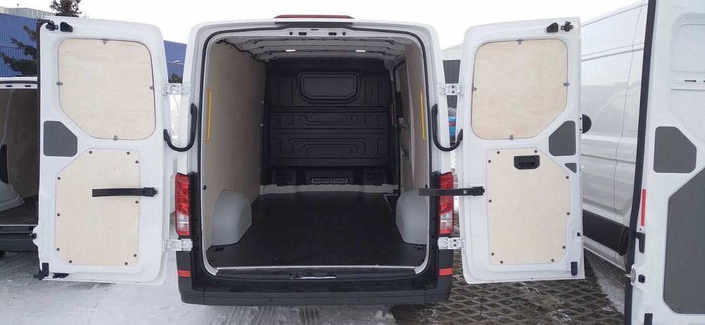 Zabudowa busa auta samochodu dostawczego VW Crafter L3H2 sklejka