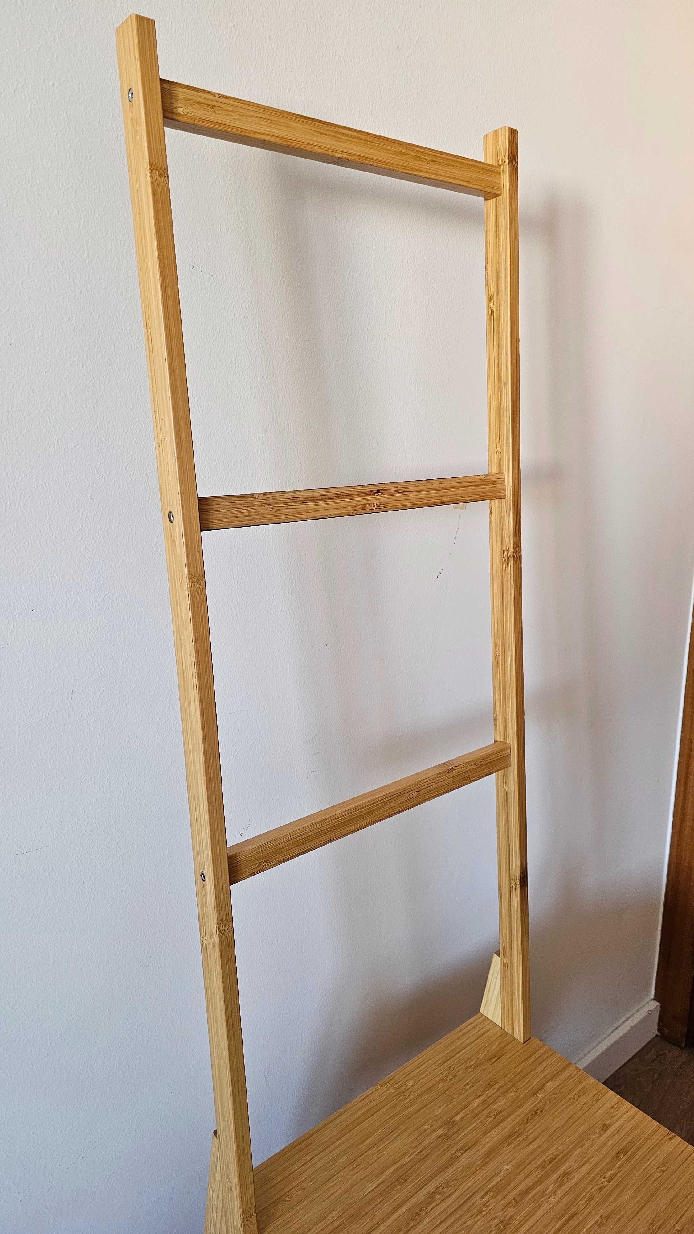 Cadeira com toalheiro de bambu -WC