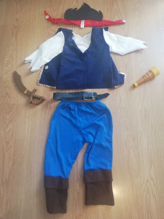 Fato + Acessórios DISNEY Jake e Os Piratas da Terra do Nunca 1-5 anos