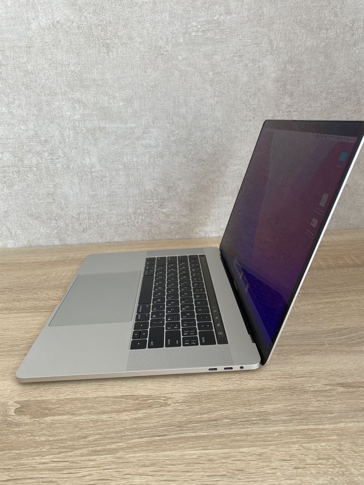 Macbook Pro 15’4 | 512gb | i7 | 16gb | Silver | Touch bar | CUSTOM