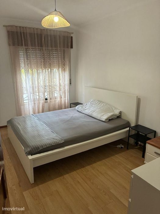 Quarto para arrendar Mercês 450€