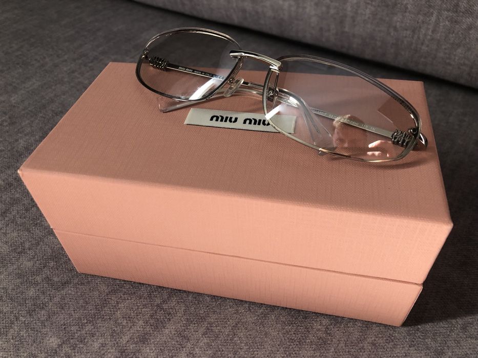 Солнцезащитные очки Miu Miu