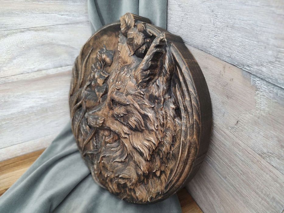 Obraz płaskorzeźba Lis w trawie okrągły drewniany obraz 30 cm