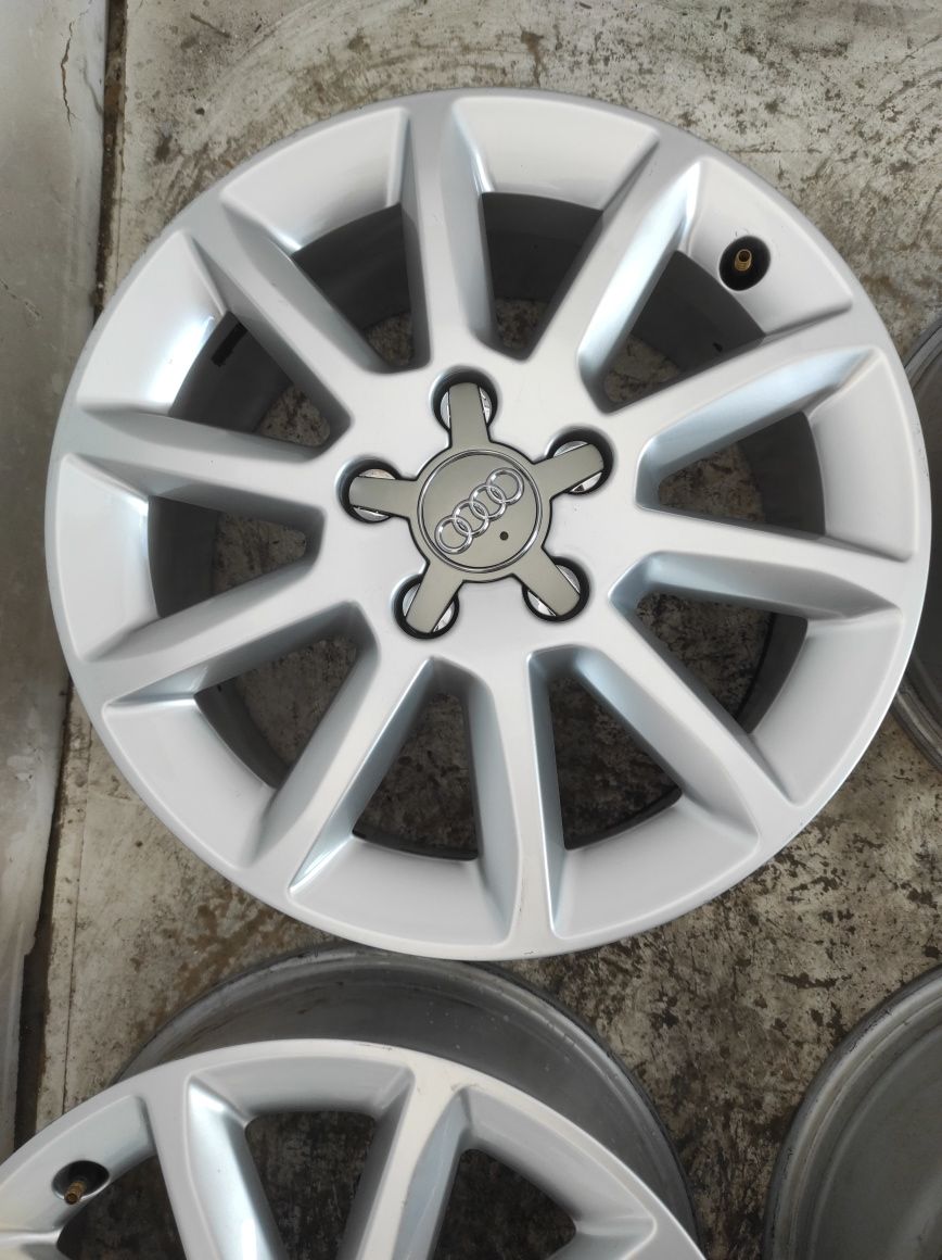 18 Felgi aluminiowe ORYGINAŁ AUDI R 16 5x112 otwór 66,6 Bardzo Ładne