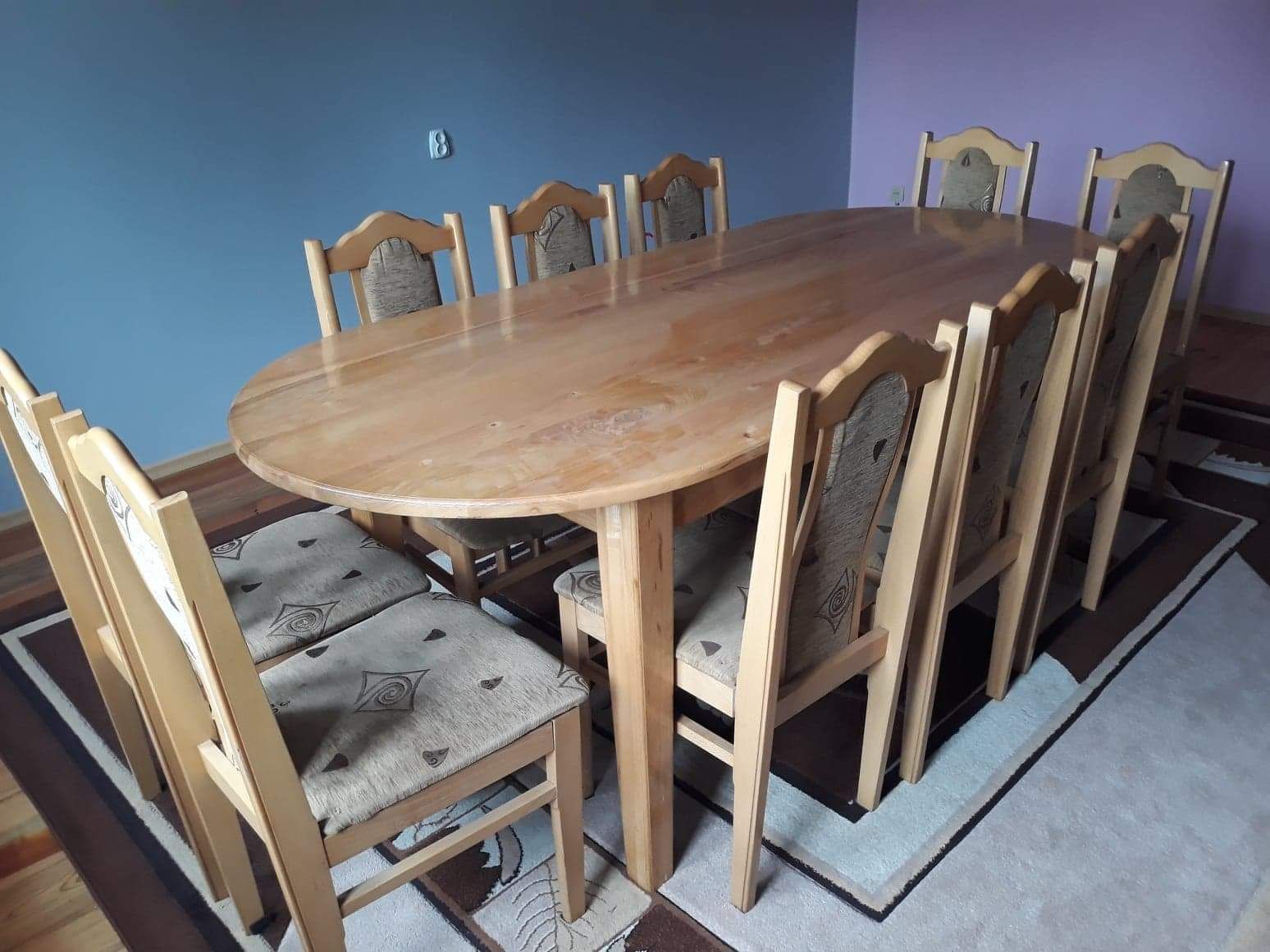 Stół drewniany jesionowy z krzesłami