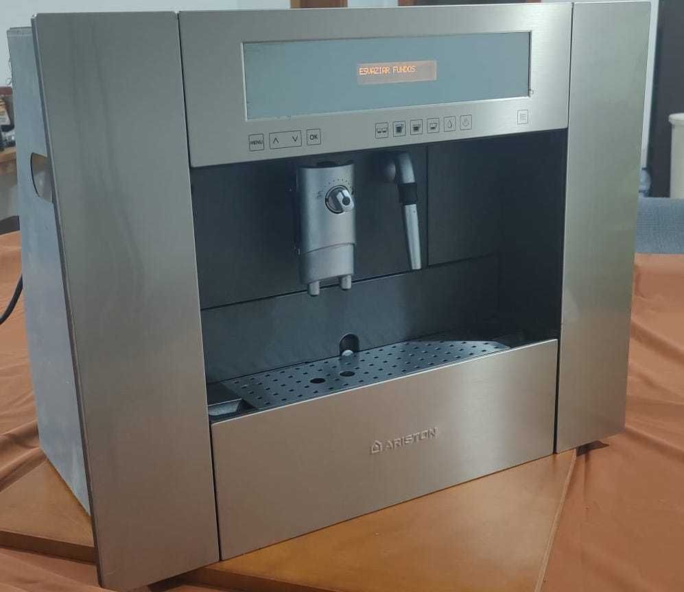 Máquina de Café Ariston MCA 16 de encastrar