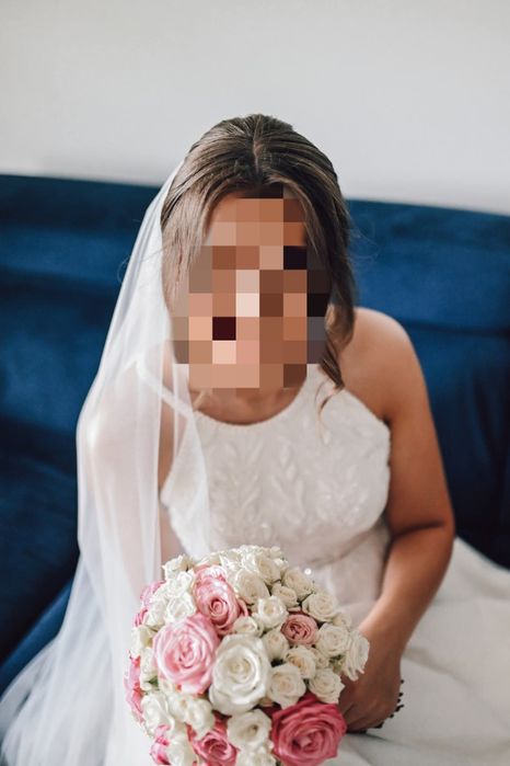 Suknia ślubna z dekoltem halter