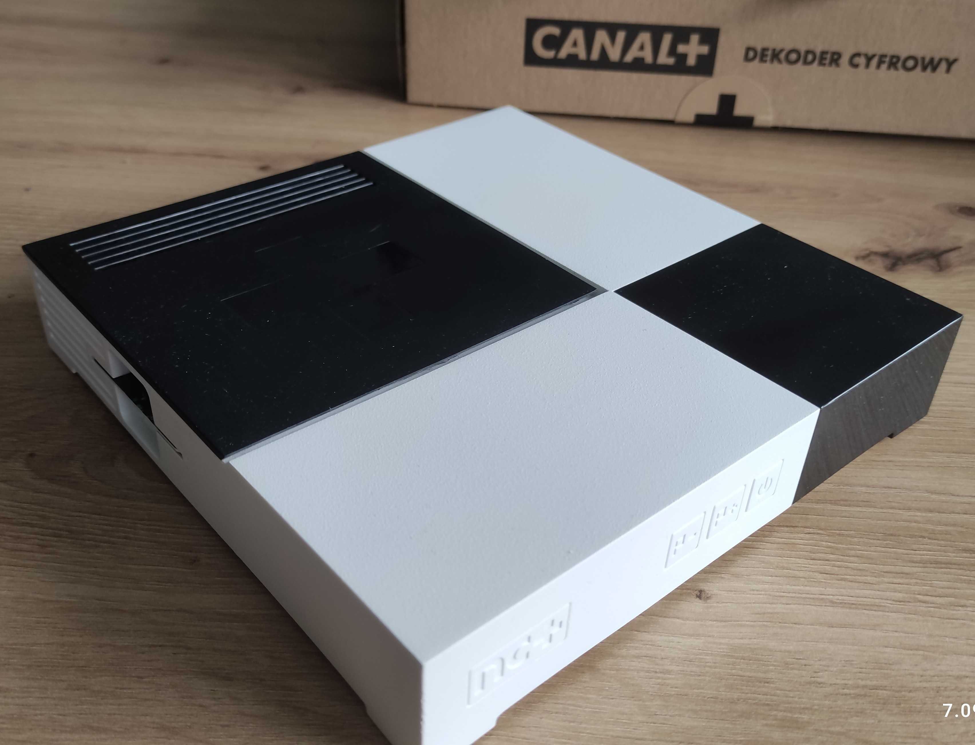 Dekoder Canal+ Sagecom DSIW74 z usługą telewizja na kartę