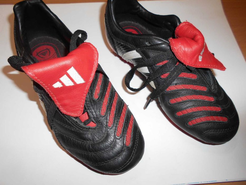 Взуття спортивне футбольне дитяче б/в