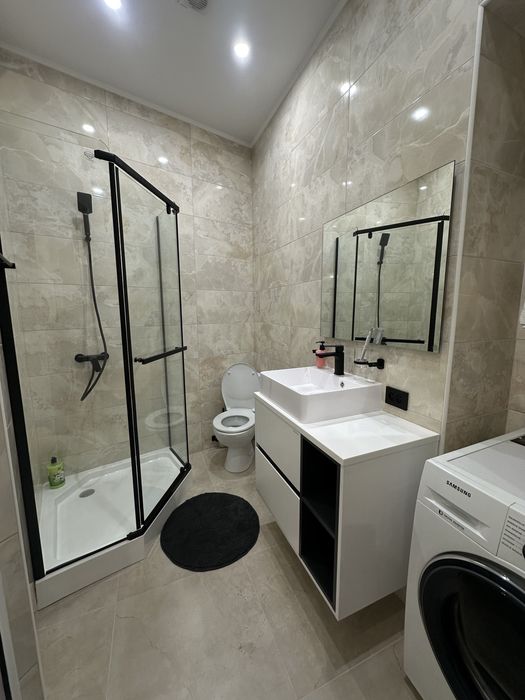 Здам подобово нову квартиру в самому центрі