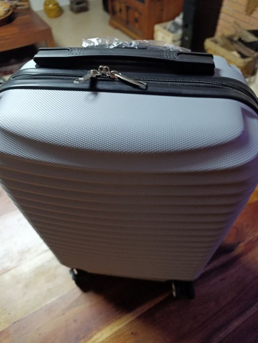 Mala de cabine, rodas 360°,prateada. Nova!