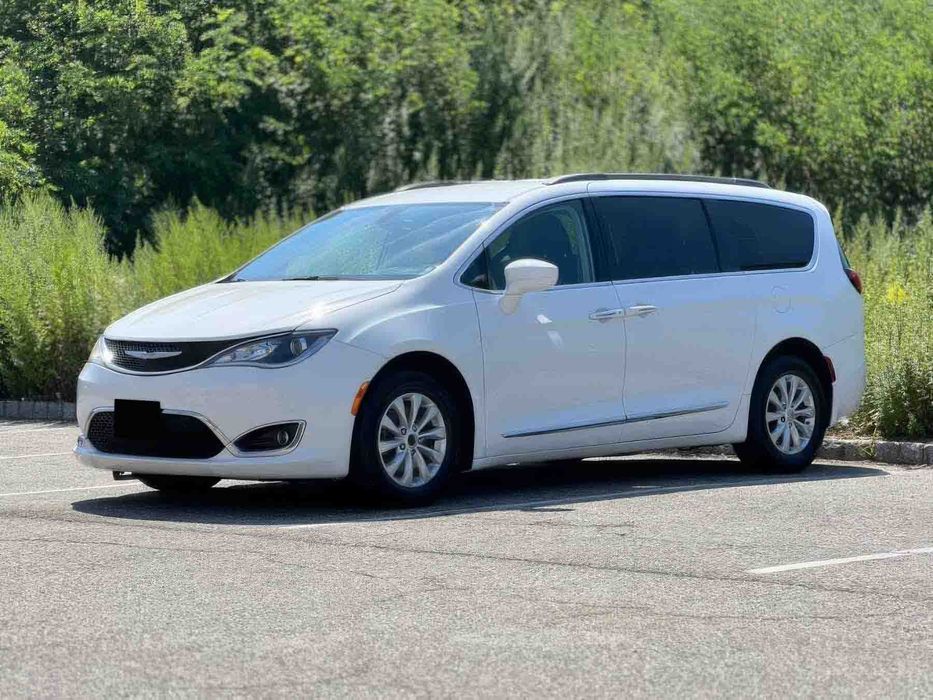 Chrysler Pacifica Touring L      2017