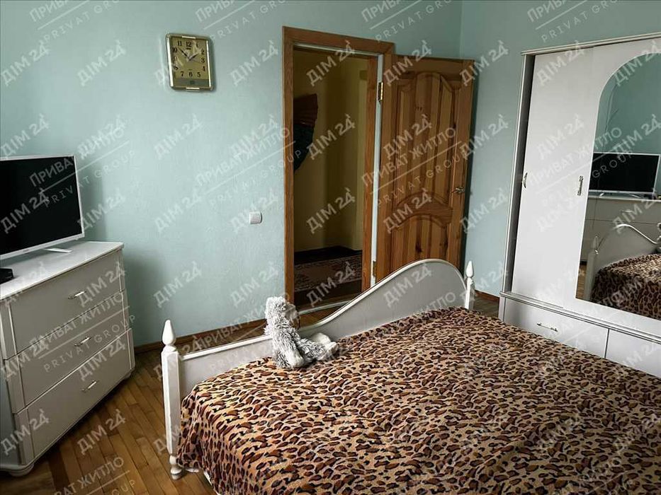 Сосни на ділянці, річка та пляж за воротами. Пошук закінчено!