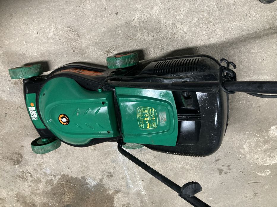 Maquina de cortar relva Black Decker em bom estado