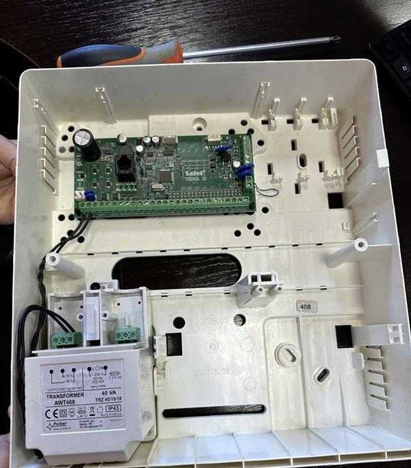 Płyta Satel Versa 10 z obudową i transformatorem 40VA alarm