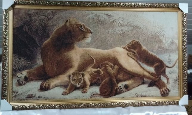 Картина гобелен " Львица  с львятами"