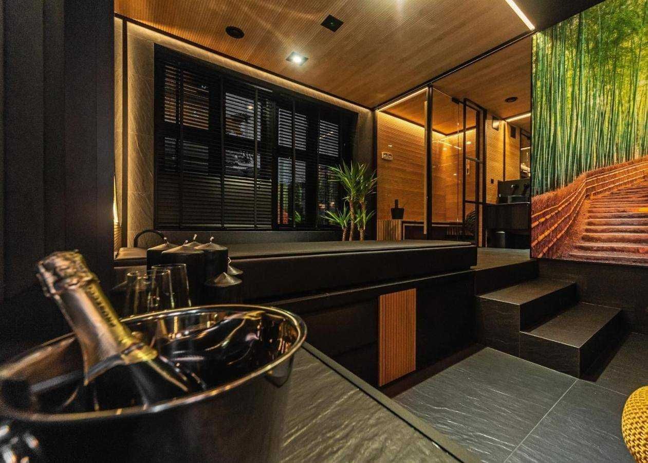 Sauna & Jacuzzi Apartment dla par w centrum miasta