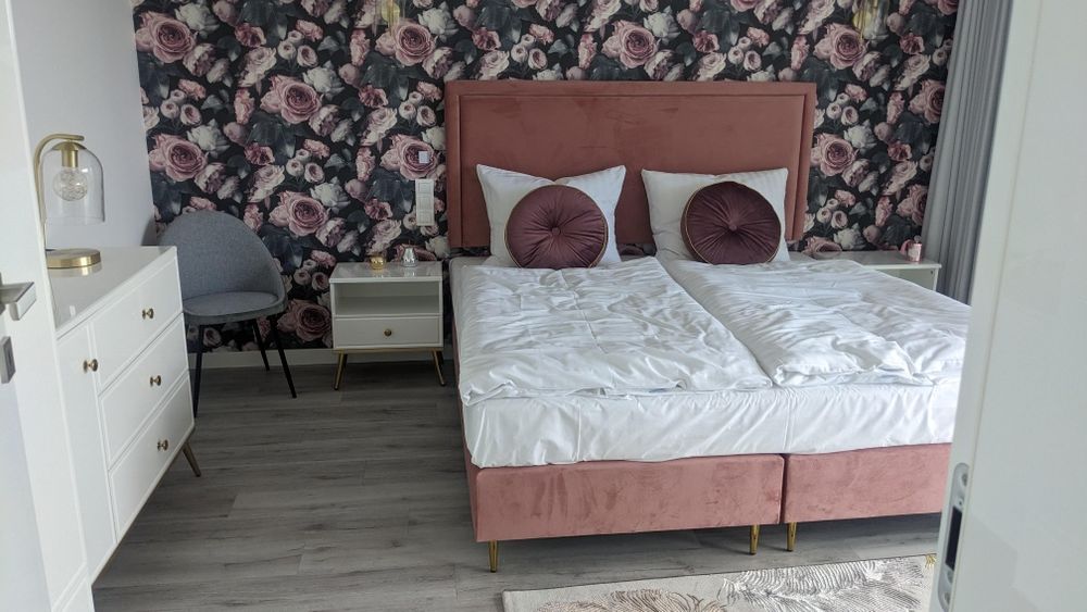 Łóżko NOWE z zagłówkiem i materacem 180x200