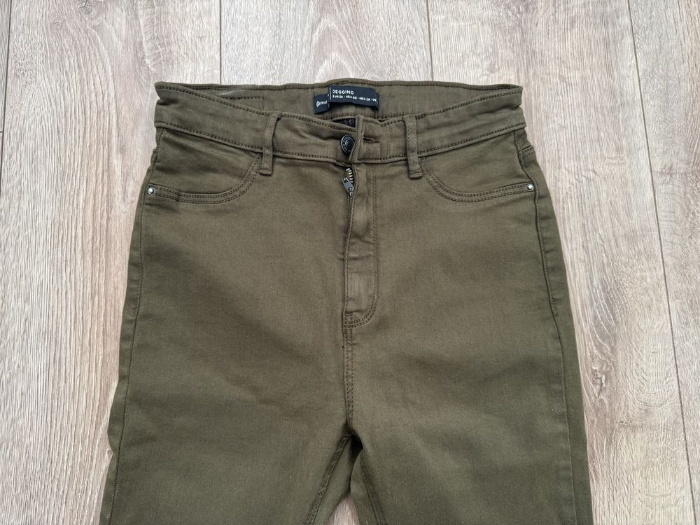 Spodnie z wysokim stanem khaki M