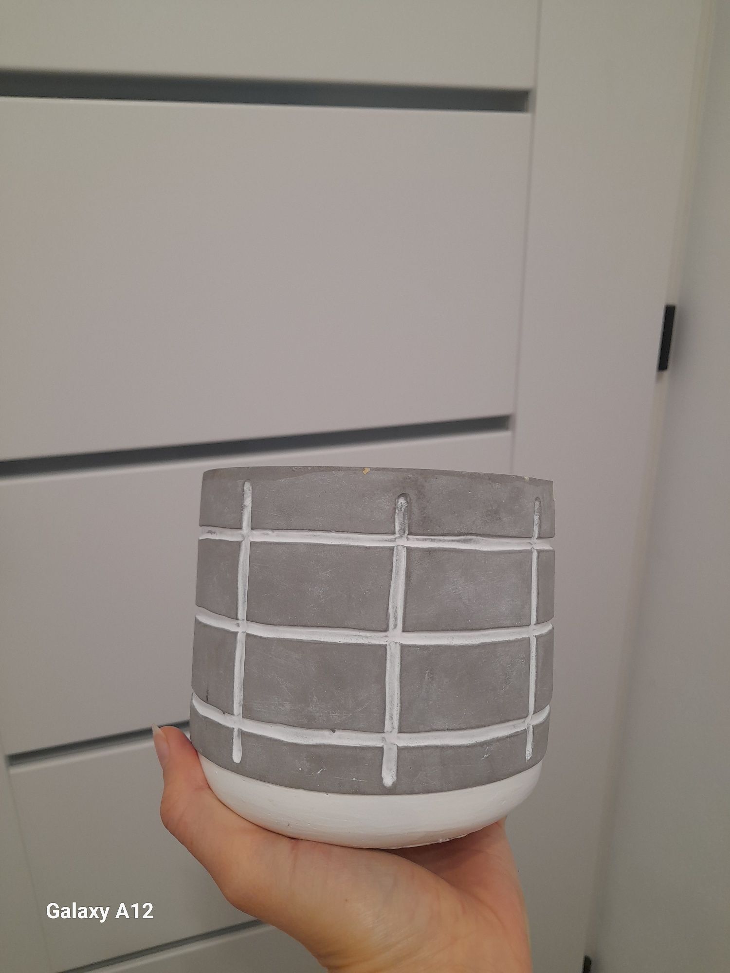 Nowa doniczka ceramiczna na kwiaty osłonka
