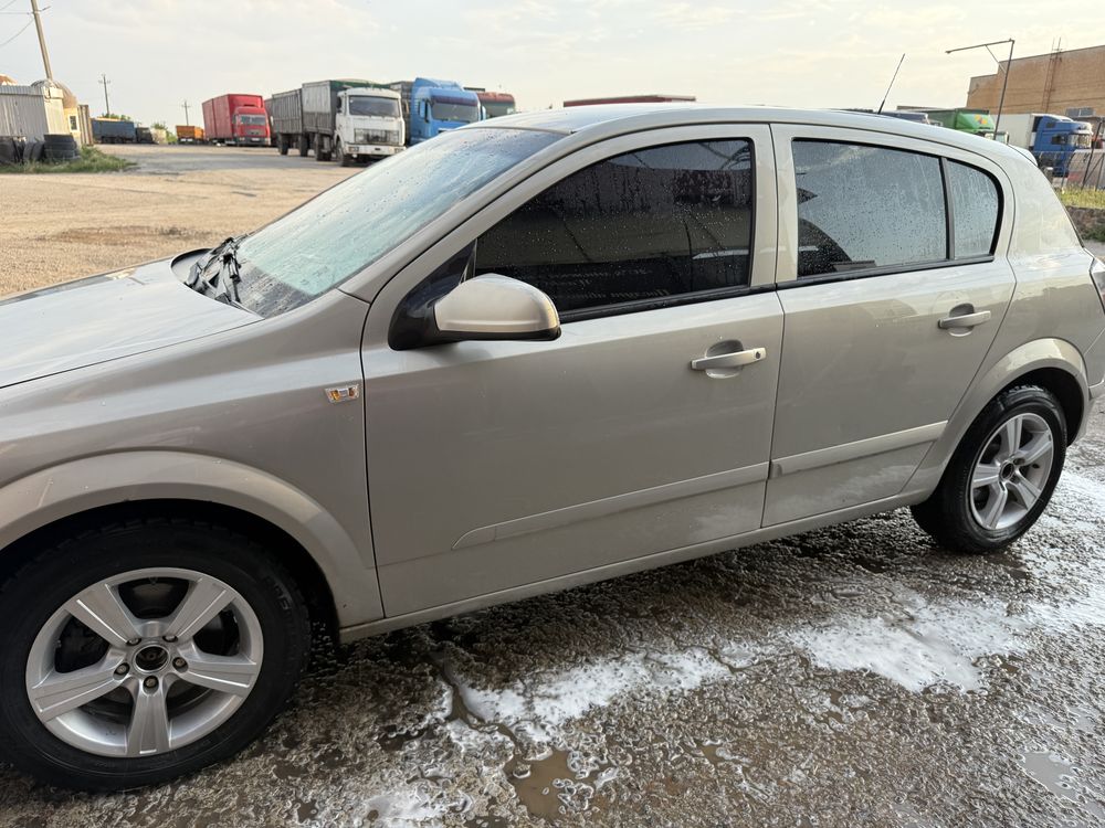 Продам Opel astra H