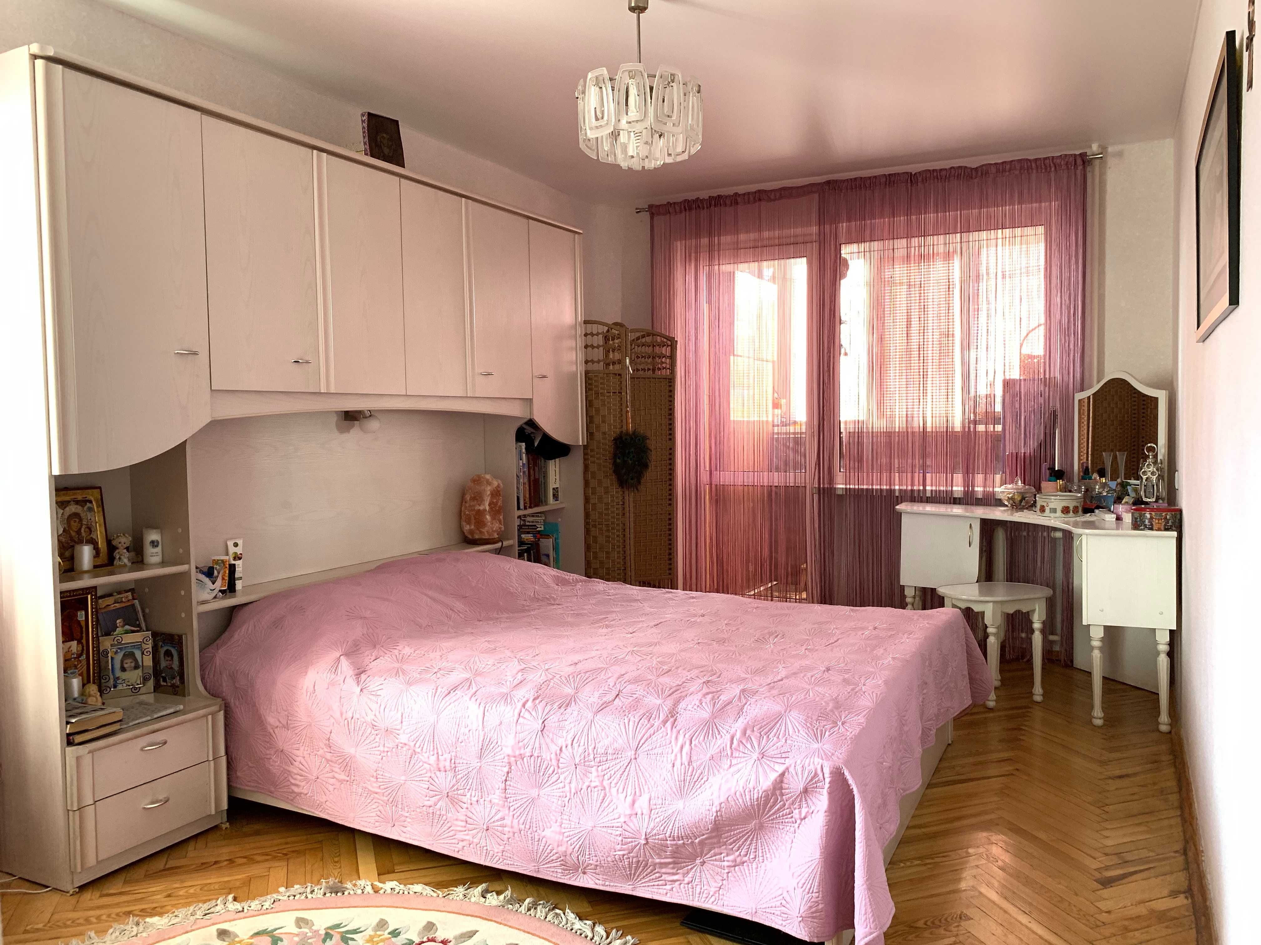 Без комиссии. Трехкомнатная квартира с ремонтом, Зверинецкая, Печерск