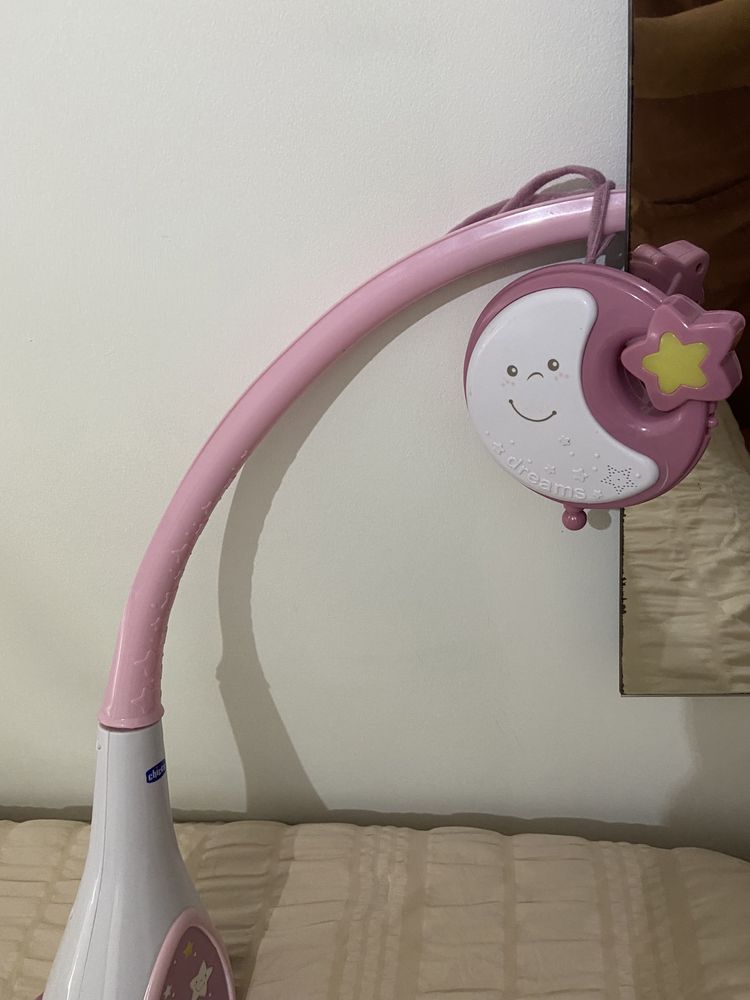 Brinquedo de menina para colocar numa cama
